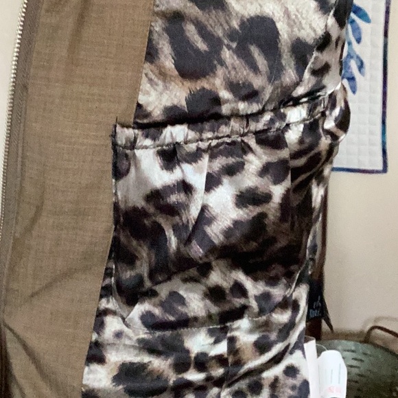 LIKE NEW OBERMEYER SKI/SNOWBOARD/COLD WEATHER JACKET! - Picture 11 of 15